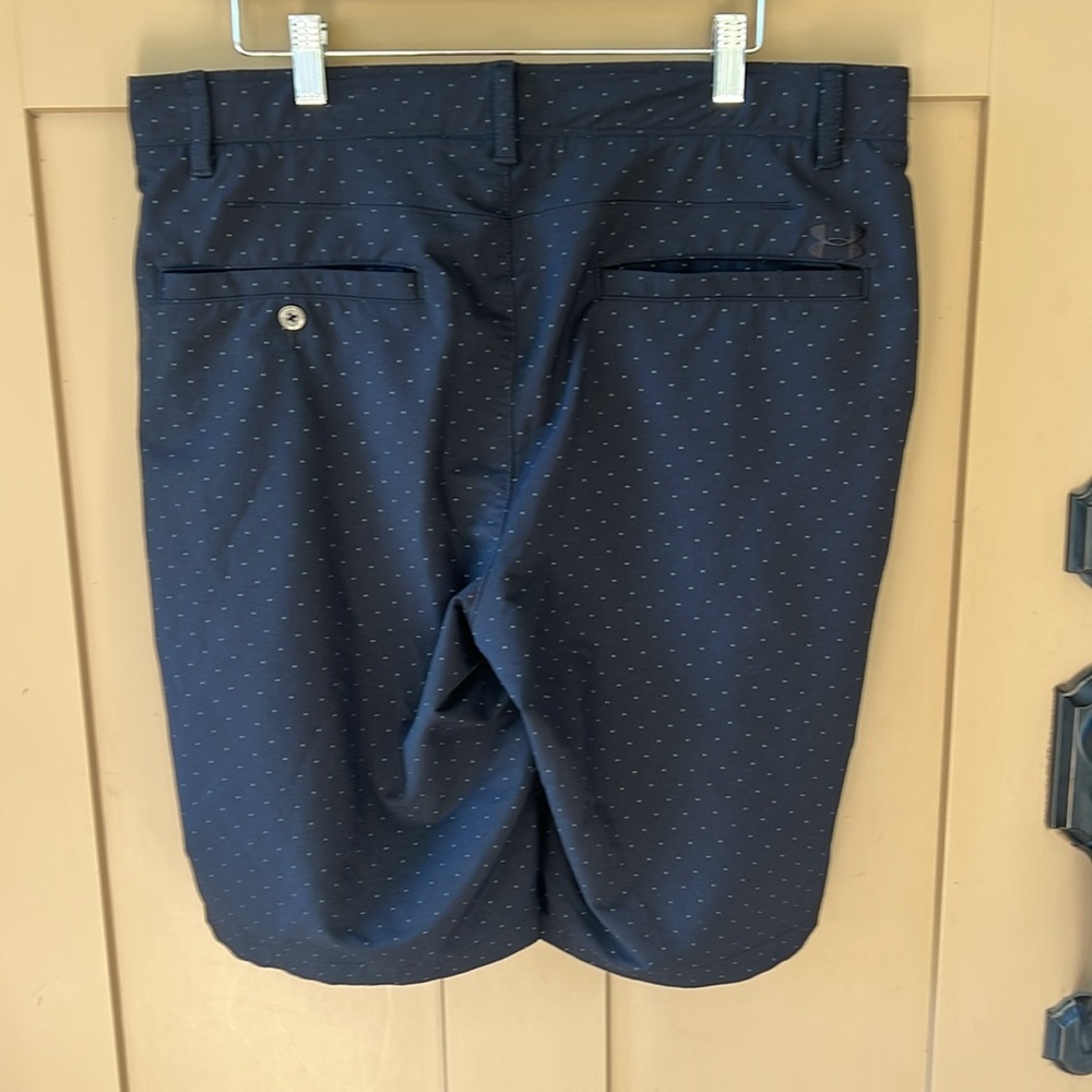 Under Armour HeatGear 36 Loose Fit FlatFront Black Mini Polkadot 10” Golf Shorts - Picture 6 of 9